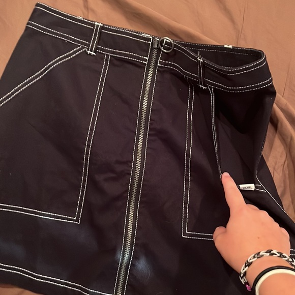 Vans in The Know Skirt - Picture 5 of 5